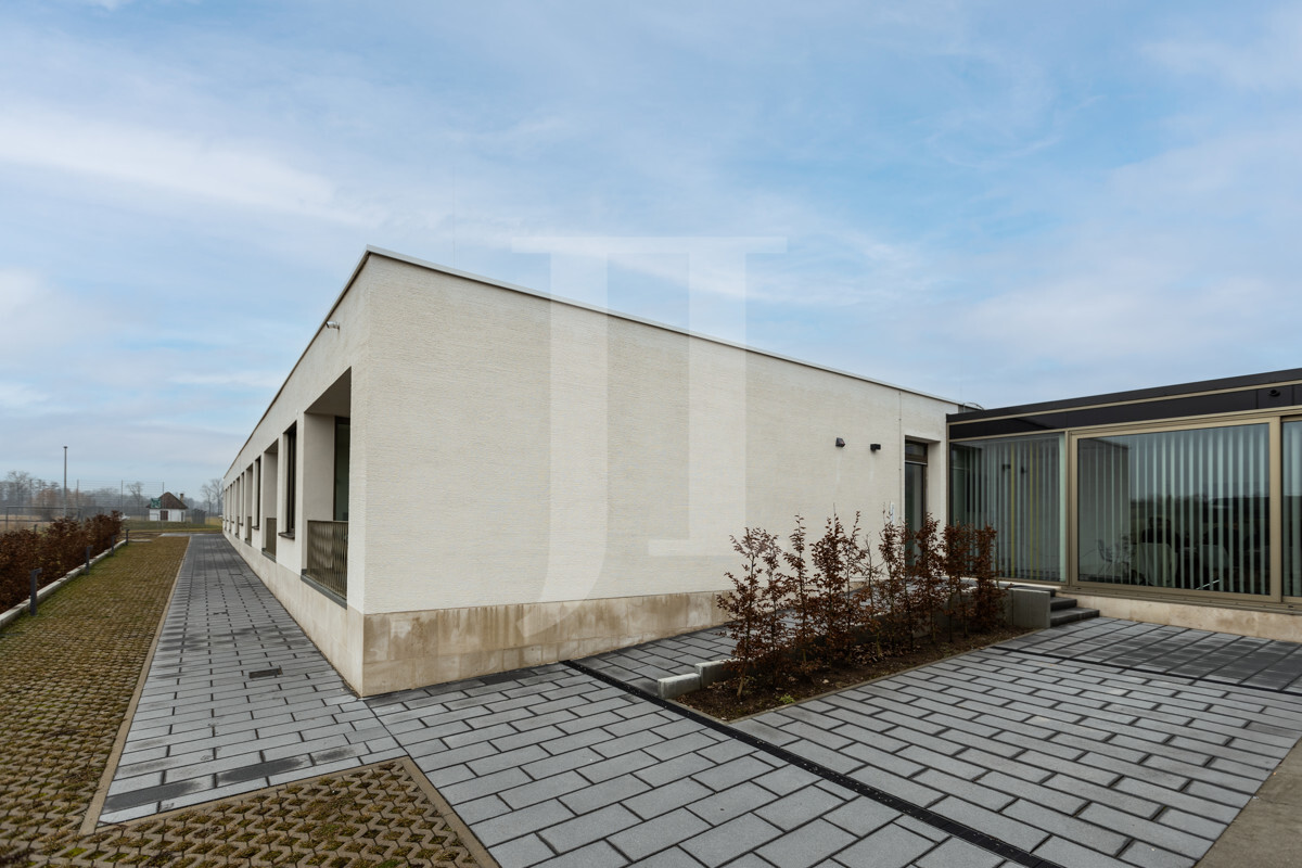 c2f579fc-2ab2-4ecb-89e5-a3a7cb4d59b1